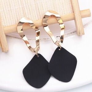 **XENA* Black x Gold Irregular Geometric Fashion Dangle Earrings